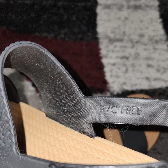 Reef Black and Tan Woven Sandals - Picture 2 of 4